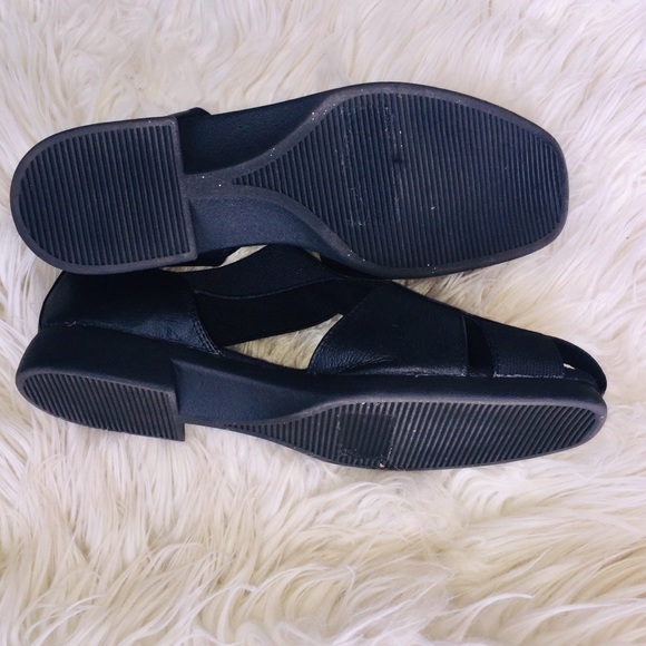 Black Leather Sandals.size 9 - Picture 6 of 11